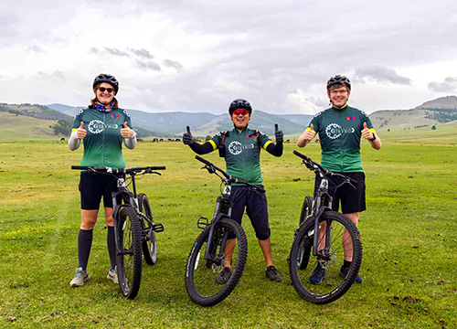 Cycling through the Homeland of Nomads